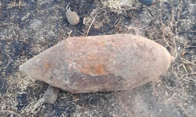 Опасная находка: под Мелитополем откопали бомбу  фото