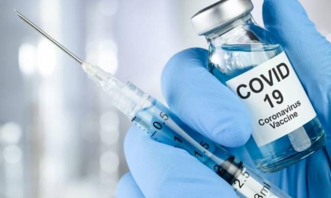 В Ровенской области женщина обвиняет врачей - могли вколоть не ту вакцину от коронавируса фото