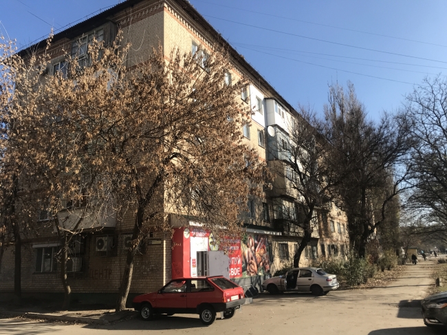 Жители двора, где обитает мелитопольский стрелок,  пообщались с журналистами фото