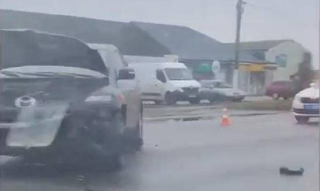 Тройное ДТП на объездной в Мелитополе: обломки разбросаны повсюду  фото