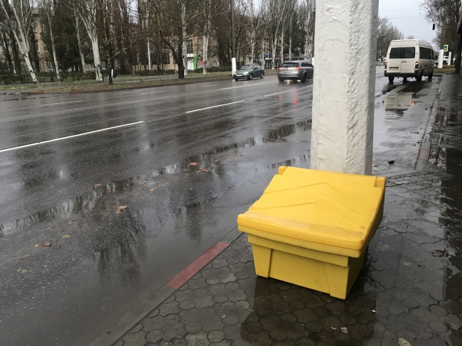 На улицы Мелитополя вернулись желтые контейнеры  фото