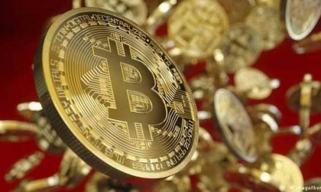 Стоит ли менять биткоин на гривну  фото