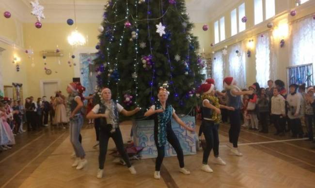 Какие новогодние развлечения для детворы в городе организовали фото