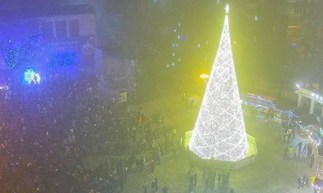 В Мелитополе на главной площади встретили Новый год  фото
