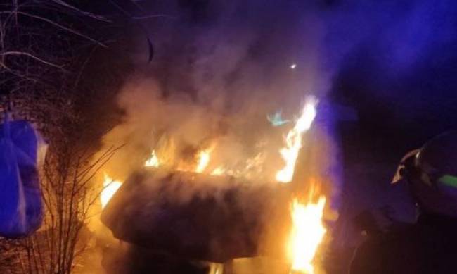 В Мелитополе ночью сгорел Sprinter  фото