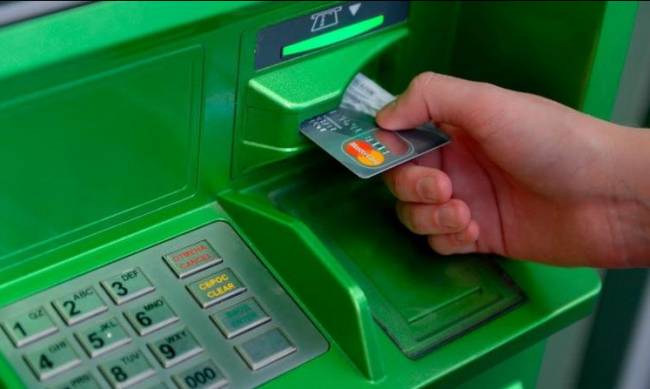 Массовые сбои банкоматов ПриватБанка: деньги не выдают, средства списывают фото