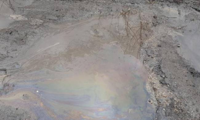 В Мелитополе на улице Стамболи жителей одолевает неприятный запах фото