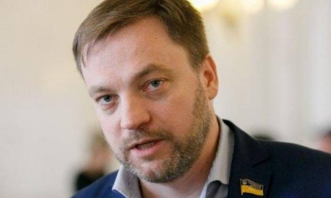До укрытия не добежал: глава МВД Монастырский попал под обстрел на Донбассе фото