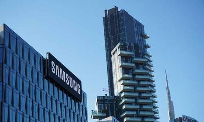 Чатбот ChatGPT создал серьезные проблемы для компании Samsung  фото