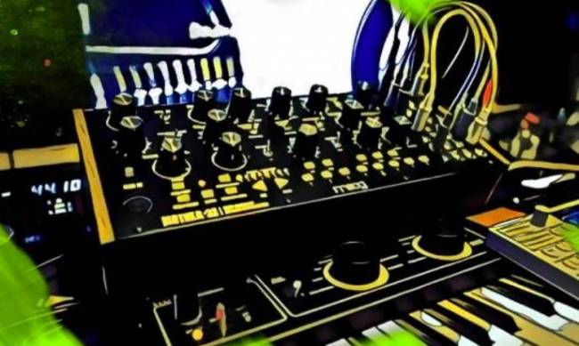 Использование альта в сочетании с синтезатором: новые возможности для музыкантов от “Пати на Хате” фото