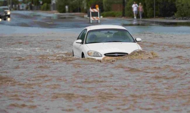 Як правильно їздити автомобілем під час затоплення: важливі поради фото
