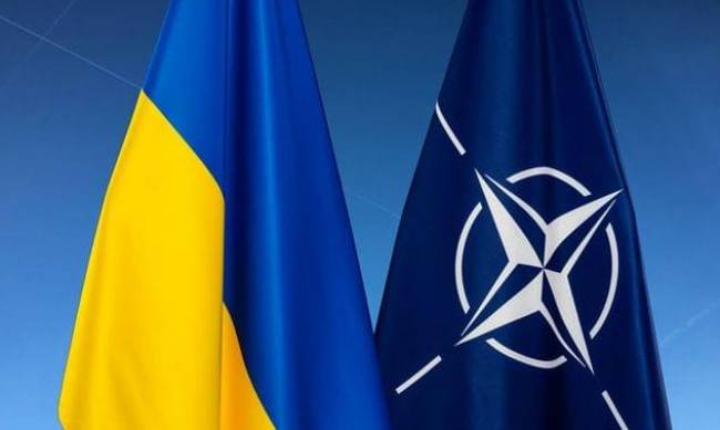Президент США наполягає на вступі України до НАТО фото