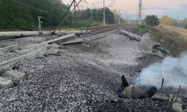 Окупанти повідомили про пошкодження залізничного сполучення в Криму фото