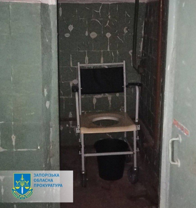 Без вентиляції, каналізації, світла й водопостачання: укриття у лікарні Запоріжжя фото