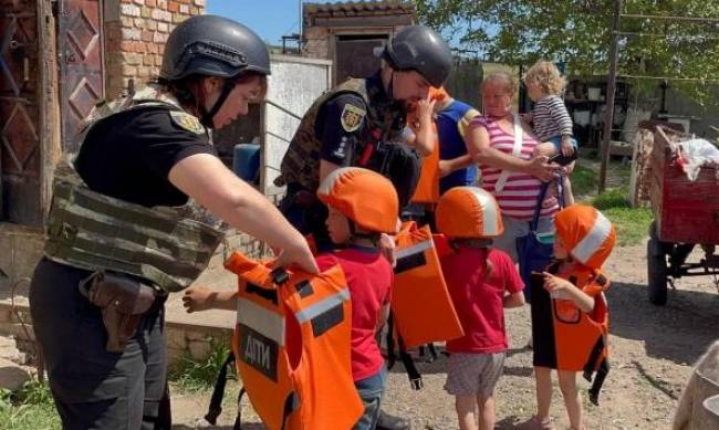 У поліції Запорізької області пояснили, чому важливо тримати баланс з гуманітаркою фото