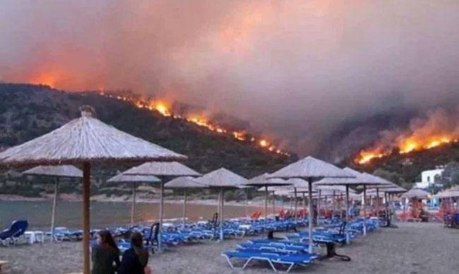 Родос у вогні: влада евакуювала 19 000 туристів зі всього світу та місцевих мешканців - ФОТО фото