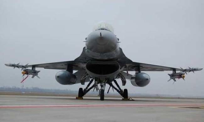 Прем’єр Норвегії підтвердив рішення передати Україні винищувачі F-16 фото