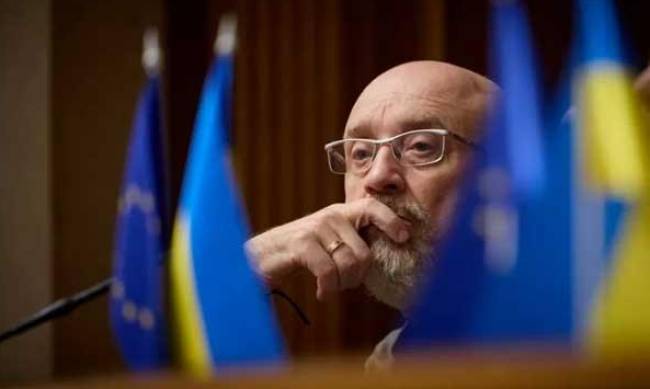 Резніков, куртки і парі. В чому суть скандалу з міністром оборони України? фото