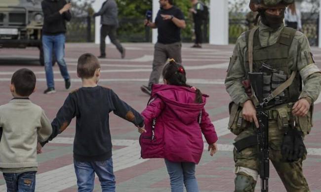 У Мелітополі окупанти змушують дітей отримувати російське свідоцтво про народження фото