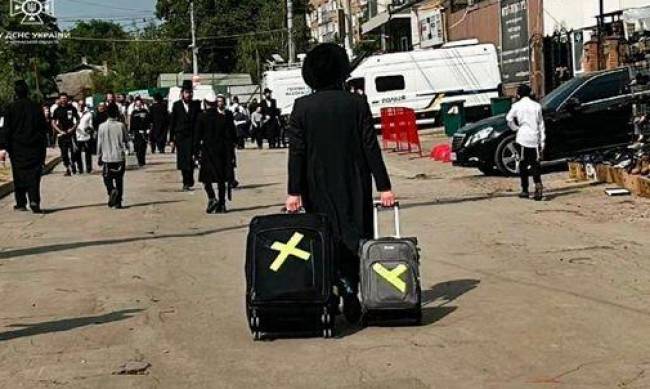 Не побоялися приїхати в Україну: паломники покидають  Умань фото