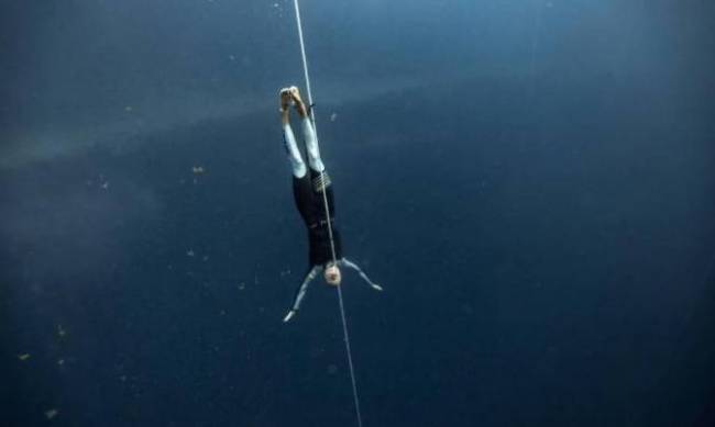 Пірнула на глибину 76 м: рекорд фрідайверки Садурської визнали світовим досягненням України фото