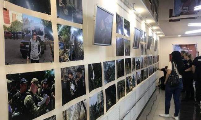 Світлини, які вражають: у Запоріжжі відкрили фотовиставку про роботу правоохоронців під час війни фото