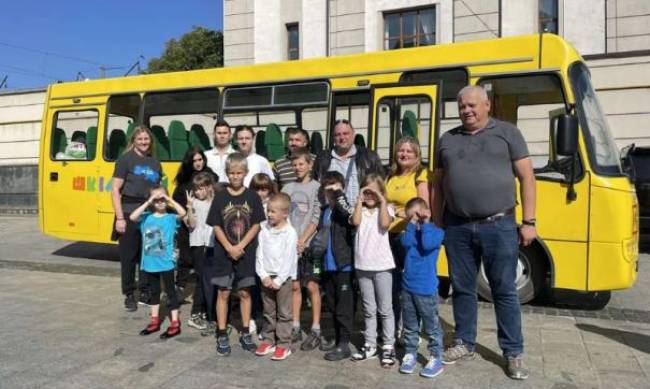 До Львова евакуювали 13 дітей із Запорізької області фото