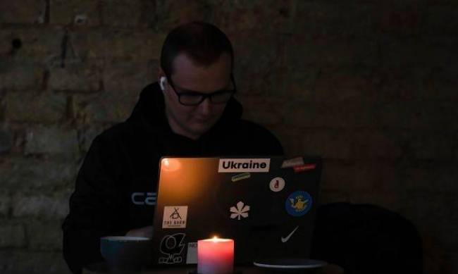 Інтернет буде навіть без світла. Українцям дали поради на випадок блекауту фото