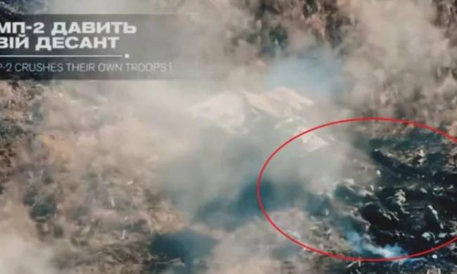 Переляканий екіпаж російської БМП розчавив своїх десантників фото