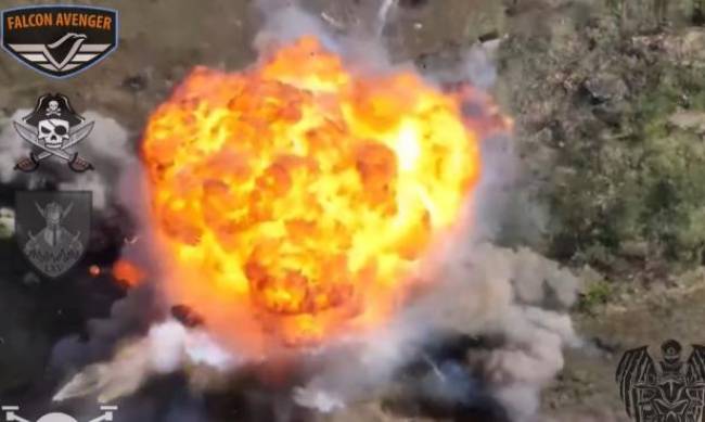 На Запорізькому напрямку ударним дроном знищили російський танк фото