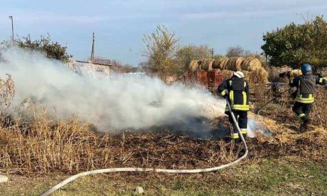 Внаслідок обстрілу одного із селищ Запорізького району виникла пожежа  фото