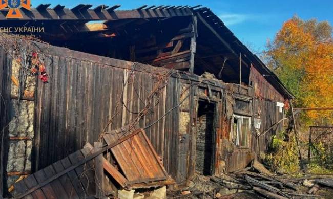 Через коротке замикання електромережі у Запоріжжі спалахнув будинок — загинула жінка  фото