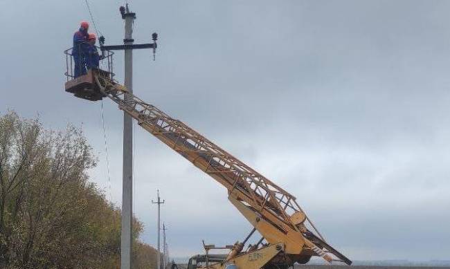 У Запорізькій області відновили електропостачання понад двом тисячам споживачів  фото