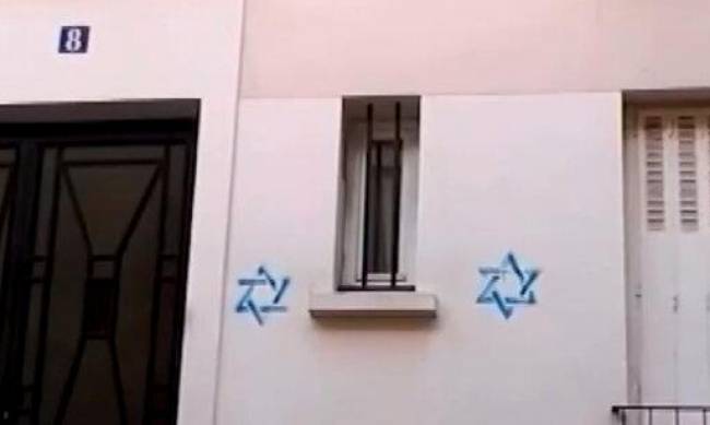 Антисемітську акцію в Парижі спецслужби розслідують як провокацію Москви фото