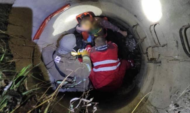 У Запоріжжі жінка впала у каналізаційний колектор фото