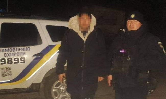 Поводив себе дивно: у селищі Запорізького району поліція охорони затримала чоловіка з забороненою речовиною фото