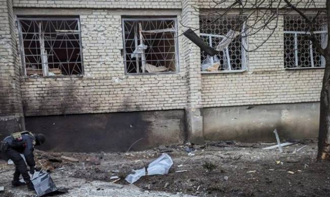Роздавала гуманітарну допомогу: у Степногірську під час  ворожого обстрілу загинула жінка фото