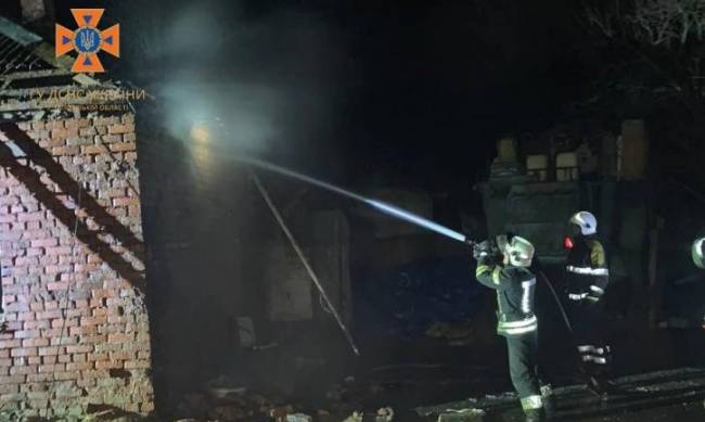 У Запорізькій області через порушення правил користування електронагрівальними приладами спалахнув будинок фото