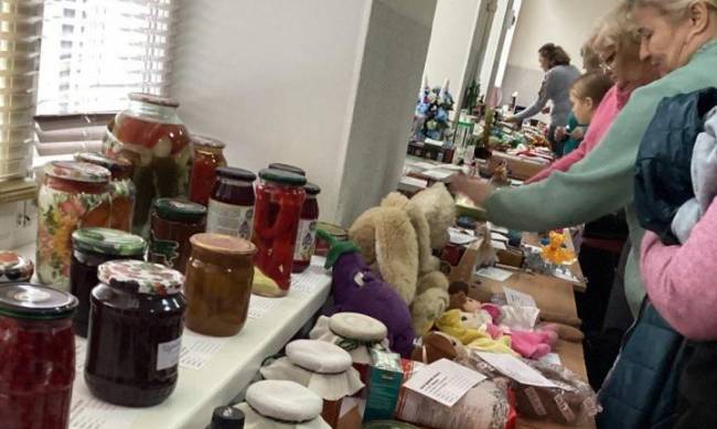 Понад 300 лотів для допомоги ЗСУ: запорізькі школярі провели «Мовчазний аукціон»  фото