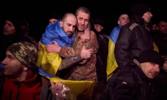 Наші герої: з ворожого полону в Україну  повернулися 16 військовослужбовців - мешканців Запорізької області фото