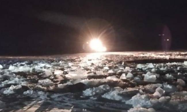 Пошел на дно: обломки вертолета МЧС РФ  обнаружили в Онежском озере фото