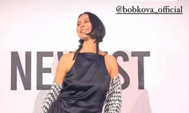 Ексдружина Кличка в луці українського бренду посвітила оголеною спиною на моді в Берліні фото