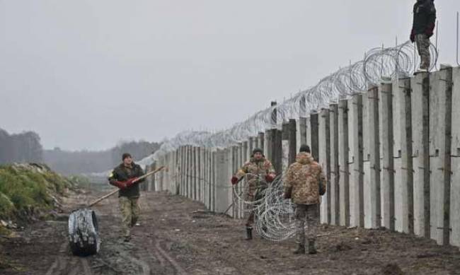 Польща ущільнить стіну на кордоні із Білоруссю: для чого підвищують заходи безпеки фото
