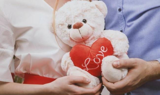 Не даруйте їх, бо залишитеся без пари: шість найгірших подарунків на День святого Валентина фото