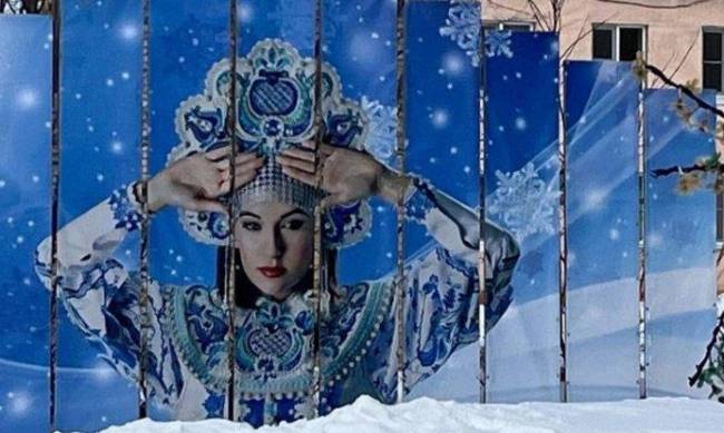 В Челябинской области в образе Снегурочки разместили  портрет порноактрисы Саши Грей, который после ее опознания заменили портретом украинской модели фото