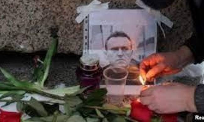 «Хто наступний?»: у Росії та світі відбуваються акції пам’яті Олексія Навального фото