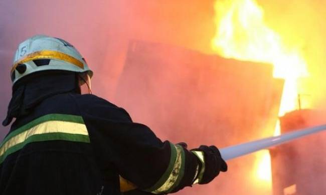 У Запорізькому районі через необережне поводження з вогнем спалахнув дачний будинок  фото