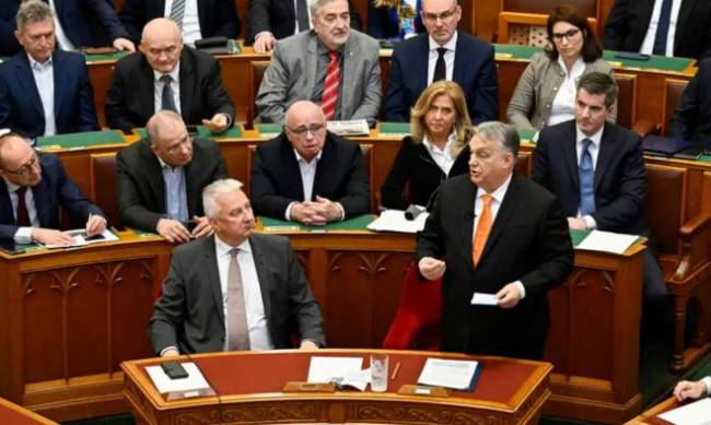 Парламент Венгрии одобрил вступление Швеции в НАТО фото