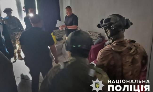 У Запоріжжі жінка організувала наркобізнес — злочинці реалізовували метамфетамін фото