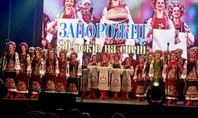 Неймовірні і незламні! Артисти ансамблю «Запорожці» на ювілейному концерті вражали своїх шанувальників фото